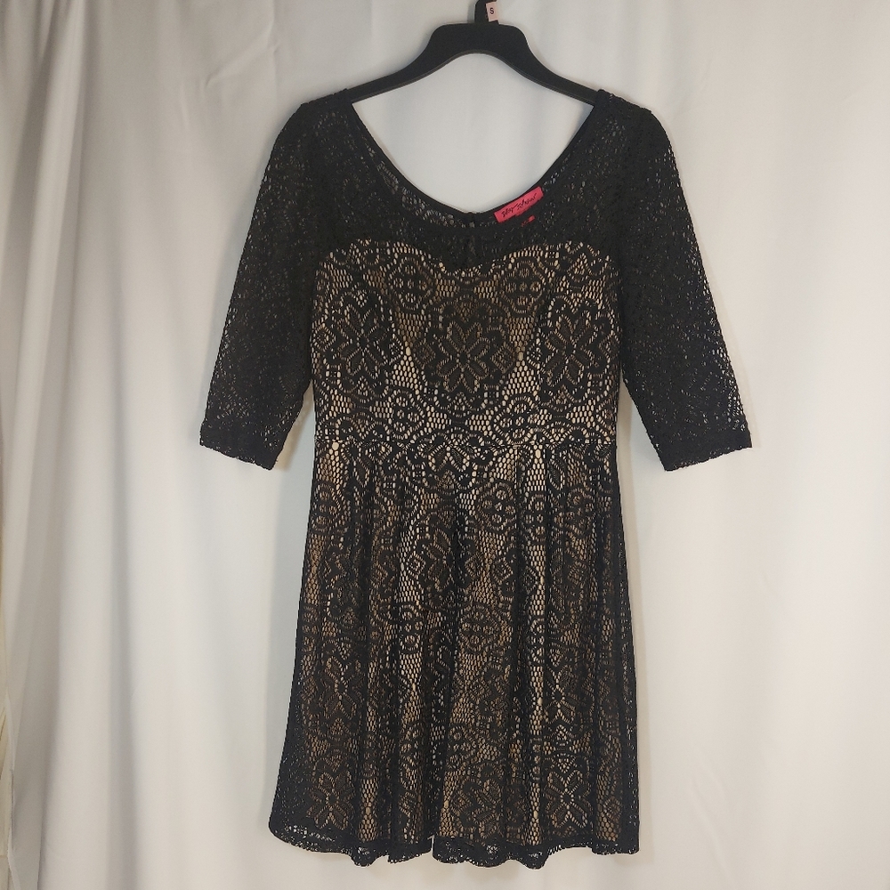 BetseyJohnson size 8 color black and cream - Picture 13 of 14